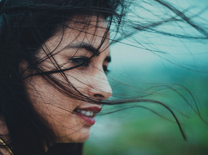 Huiles capillaires naturelles pour des cheveux sains et éclatants, soin capillaire holistique, bien-être général