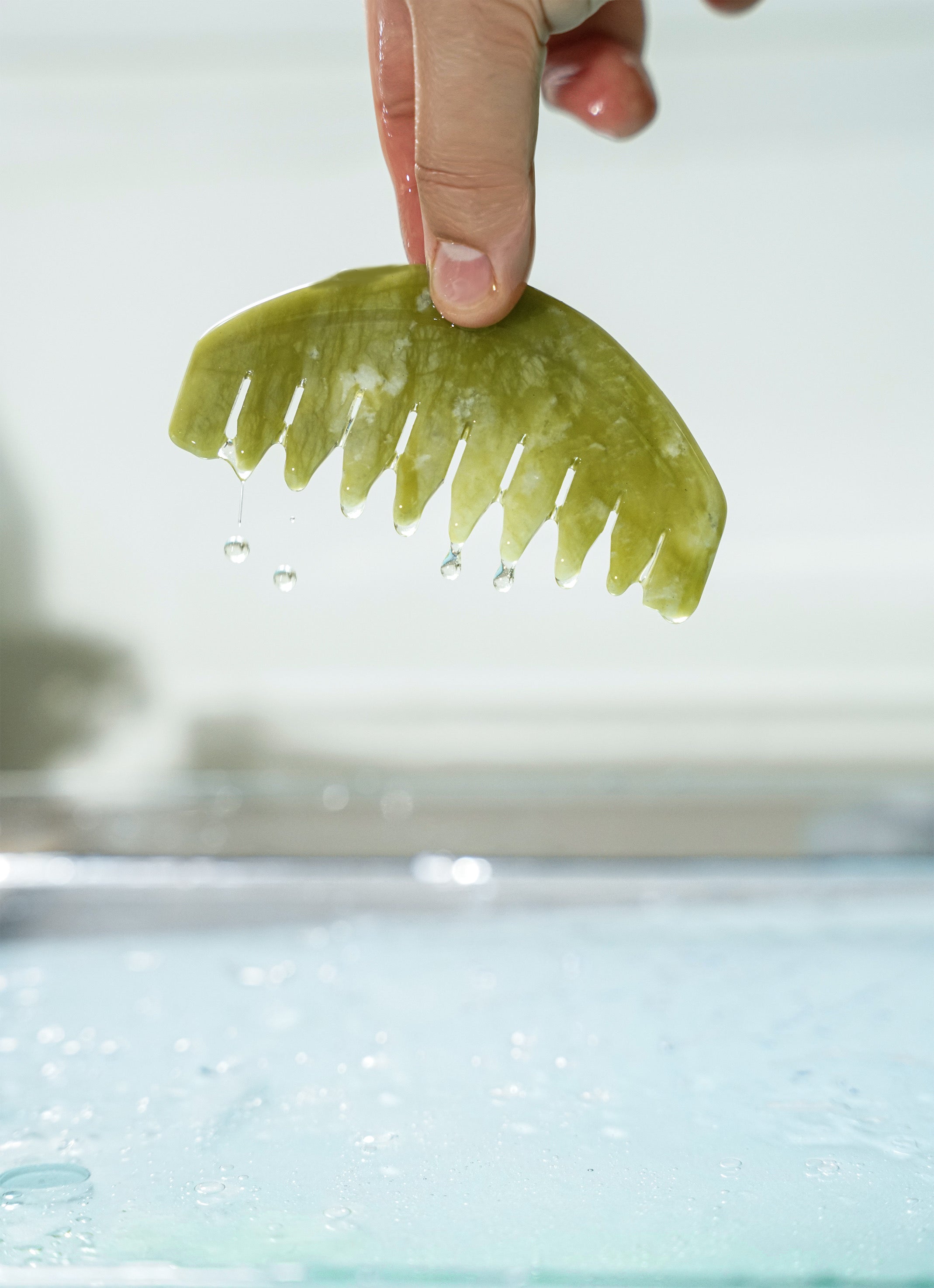 Découvrez les Miracles du Peigne en Gua Sha d'Afghani Oil pour Vos Cheveux 🌟