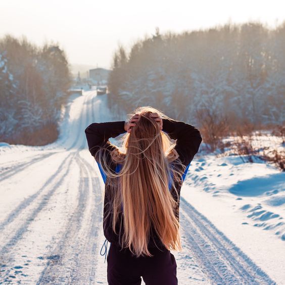 ❄️ Protégez vos Cheveux du Froid : L'Essentiel pour un Hiver Sans Dégâts ❄️